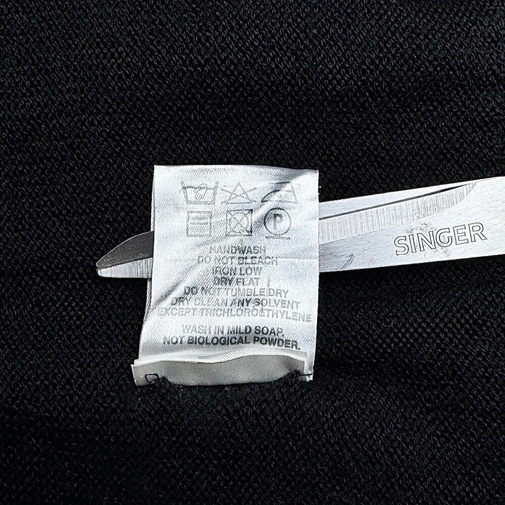 Burberry London Sweater Top Sz.M Black 100% Wool Knit Short Sleeve Basic Classic - Picture 9 of 11